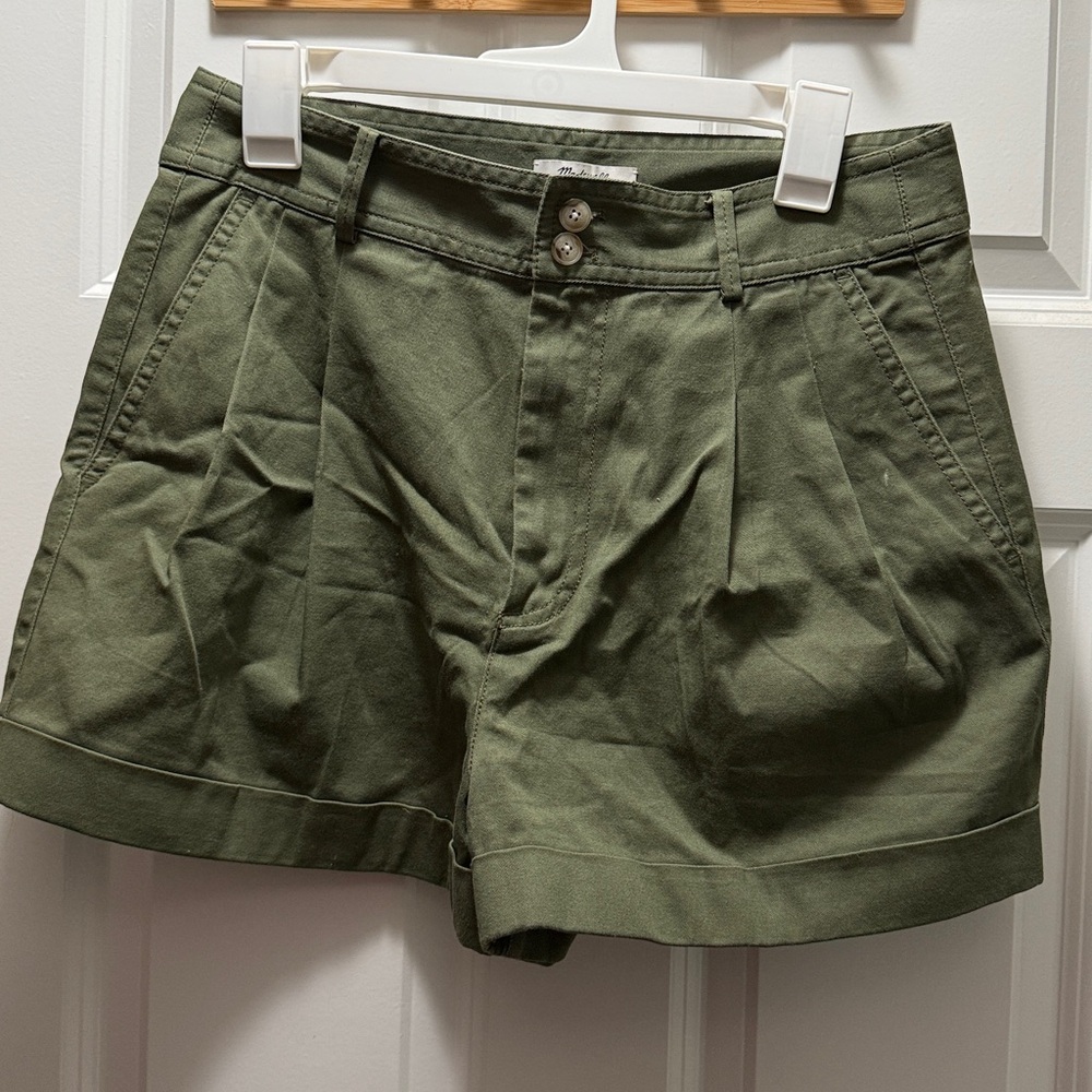 Madewell Olive pleated Green Shorts